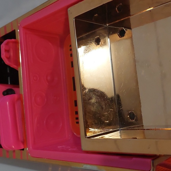 LOL OMG Surprise Car-Pool Coupe, Surprise Pool & Dance Floor; Pink and Gold, 15" - Picture 10 of 16